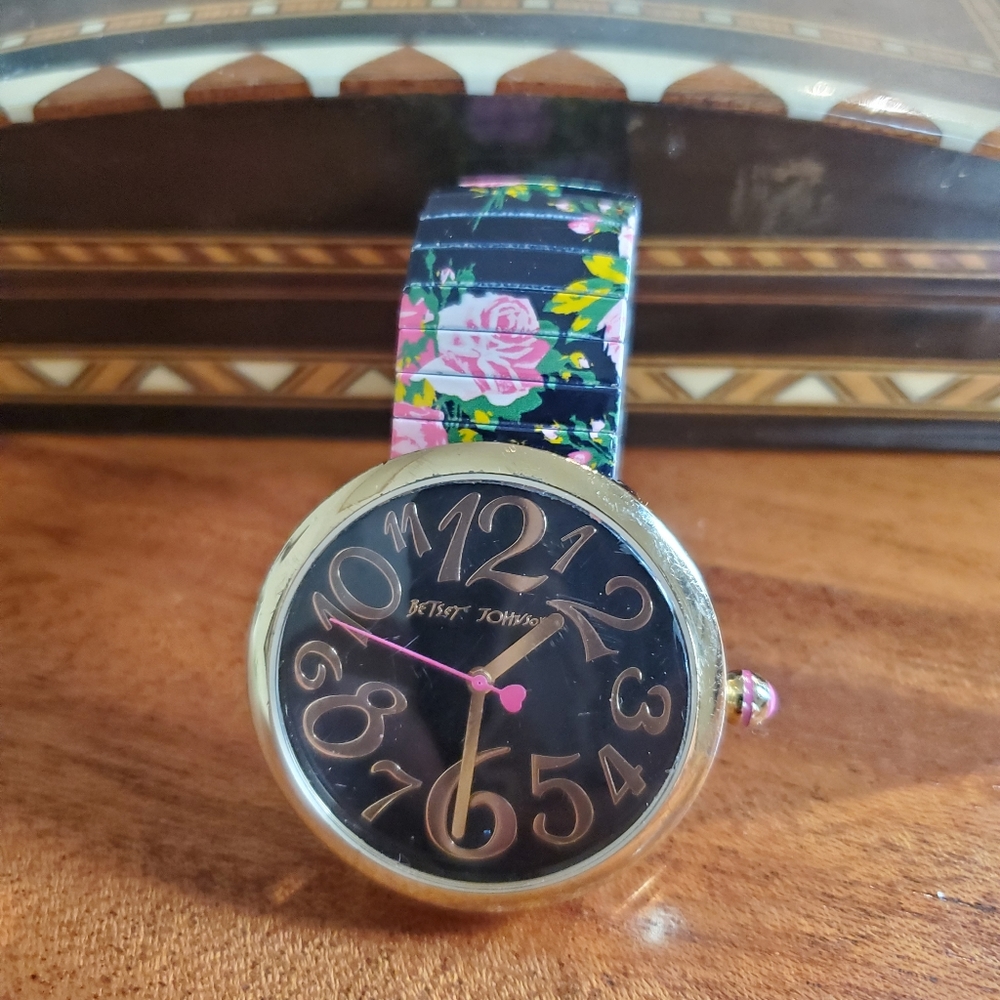 .BETSEY JOHNSON. Floral wrist watch